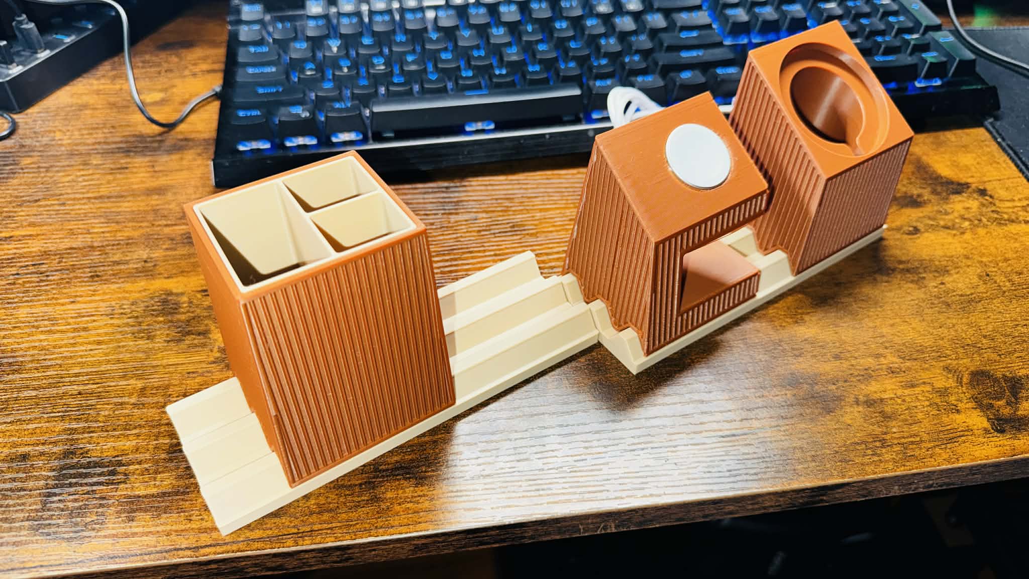 Moku - Modular Desk System